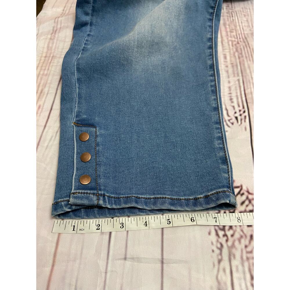 Sandpiper Mid Rise Capri Womens 22 Super Stretch Snap Hem Medium Wash Pocket NWT - Picture 10 of 14
